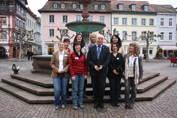 teilnehmende Mentorinnen und Mentees mit Oberbürgermeister Hans Georg Löffler